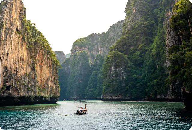 NVAAFqZbqHud-Phi Phi Island.png