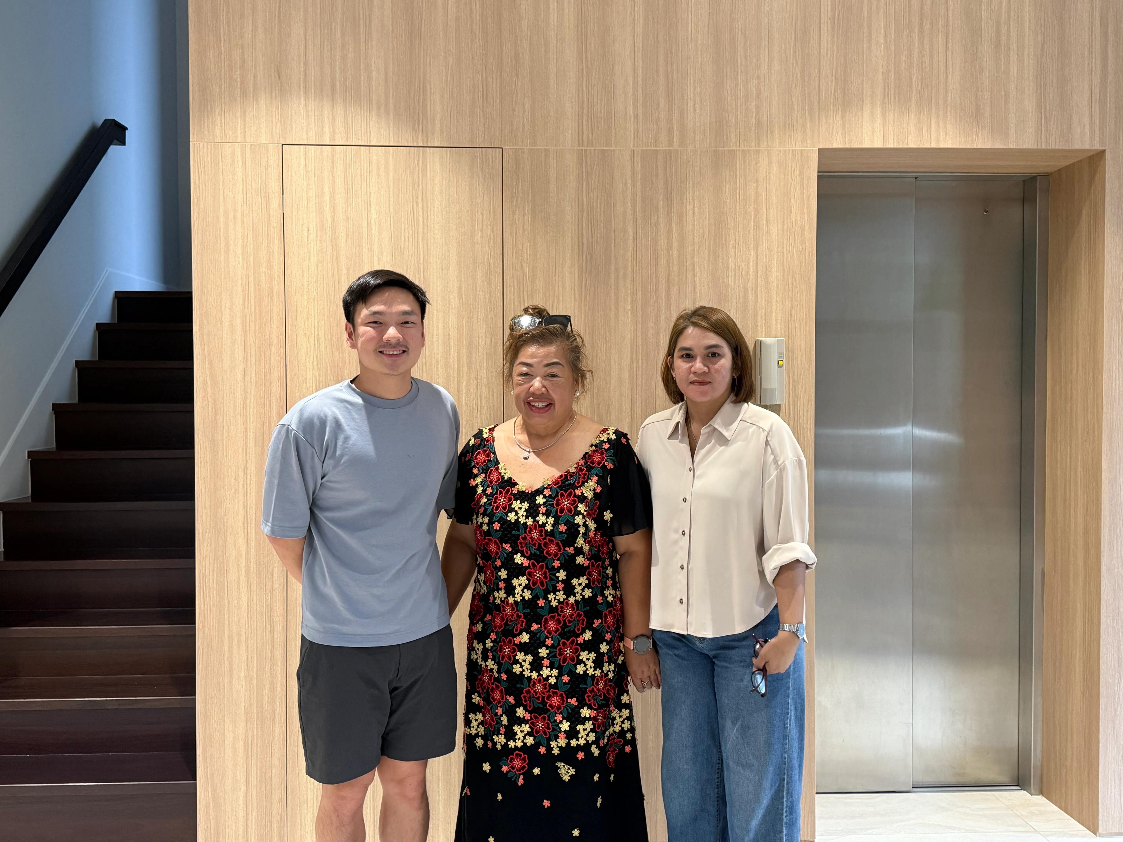 Sorrasek Phiboonthammasak meeting with Tapana Catamaran Owner